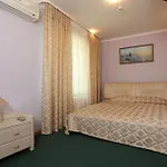 Hotel Oasis *